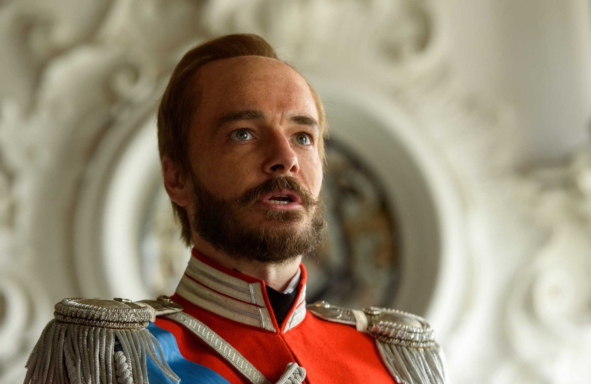 Дата выхода фильма еще не анонсировалась Премьеру стоит ожидать в следующем году Таинственный декоратор должен занять свое место в тюрьме, поэтому расследование поручено лучшему специалисту - Эрасту Петровичу Фандорину