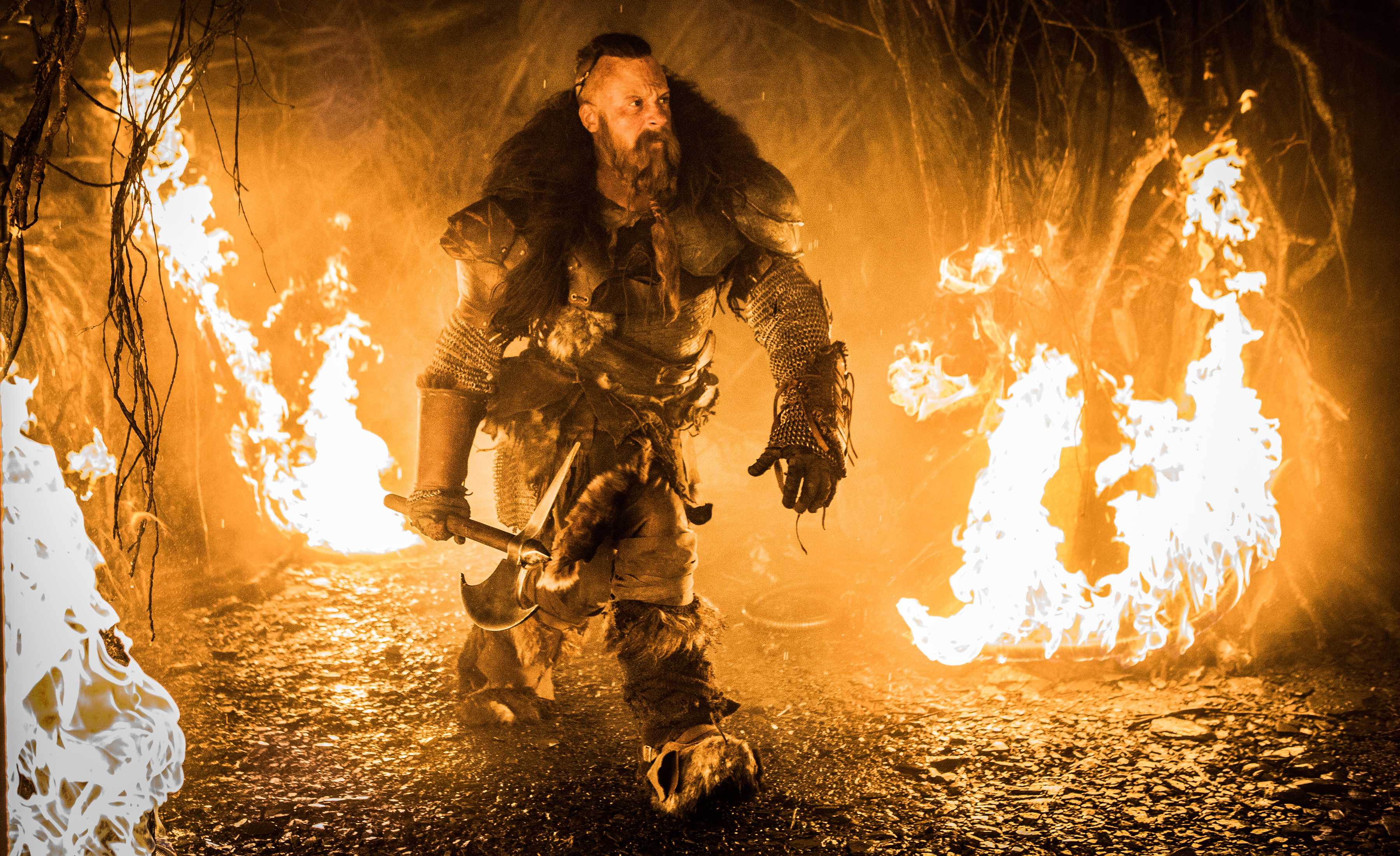 В каком театре идет последний охотник на ведьм amc12?